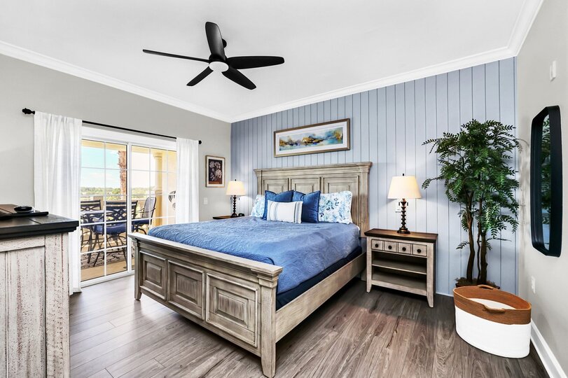 Beautifully Renovated 3 Bedroom Condo,6567