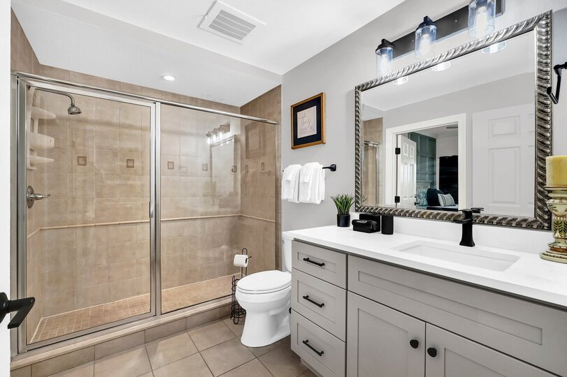 Beautifully Renovated 3 Bedroom Condo,6567