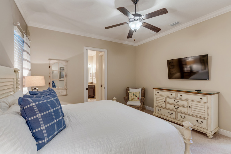 A SMART TV is mounted across from the king bed