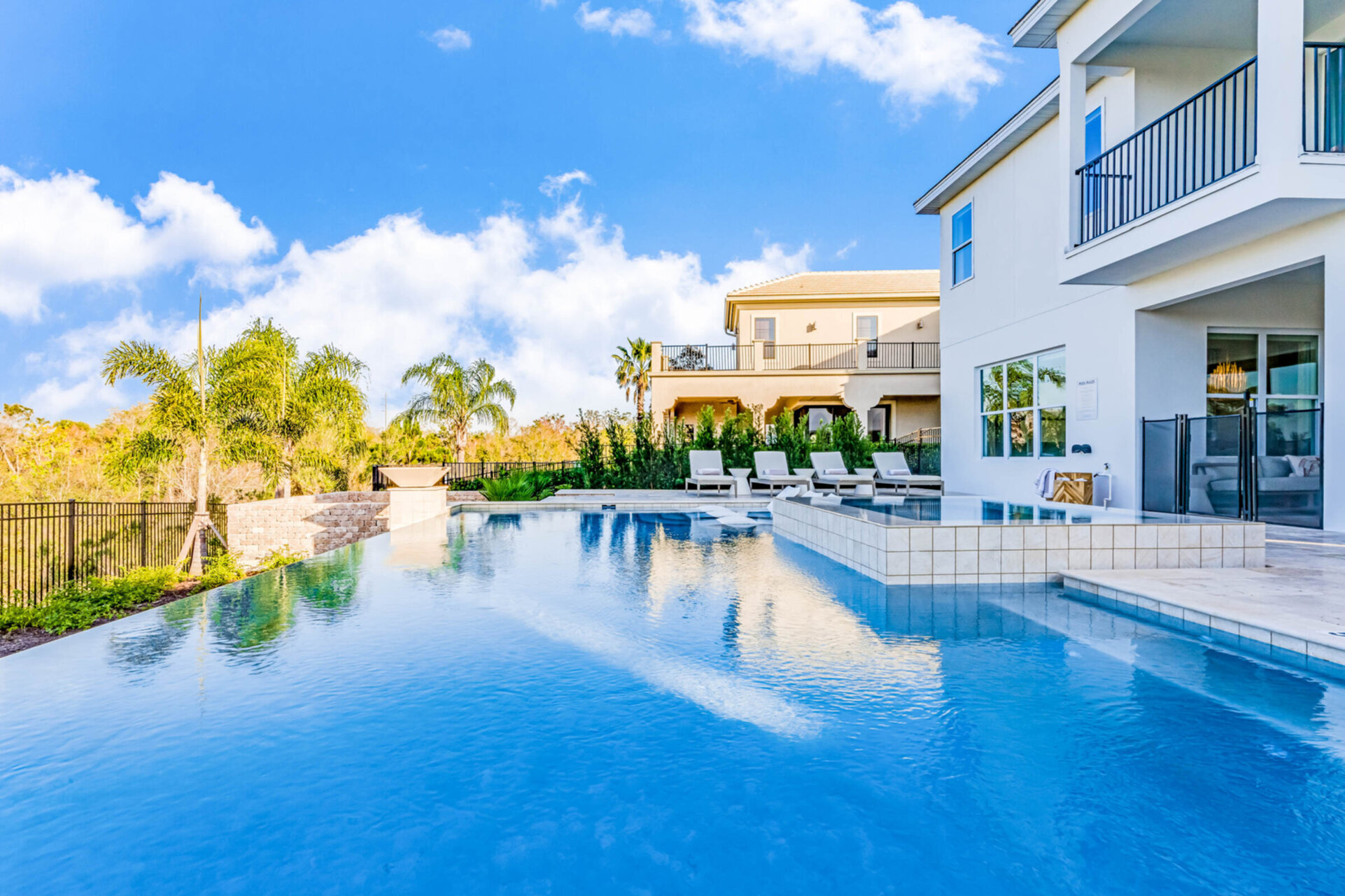 5 Star Villa Halo – An Aura of Pure Refinement