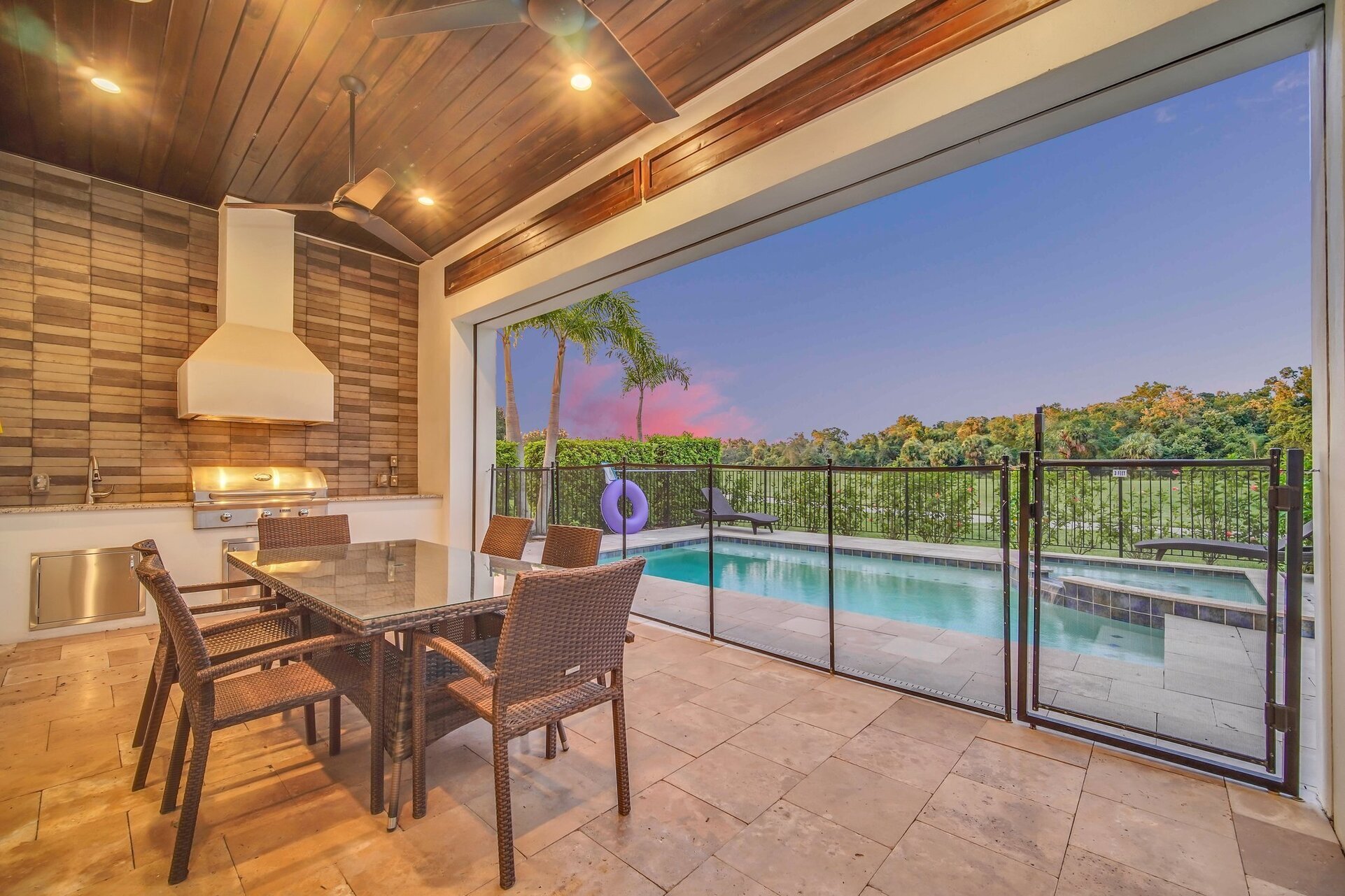 Elegant Oasis: 5 Bed Villa in Orlando,6633
