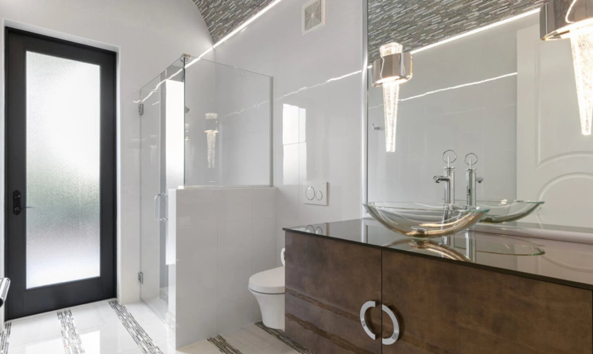 Pool Bath With Tiled Arch Ceiling