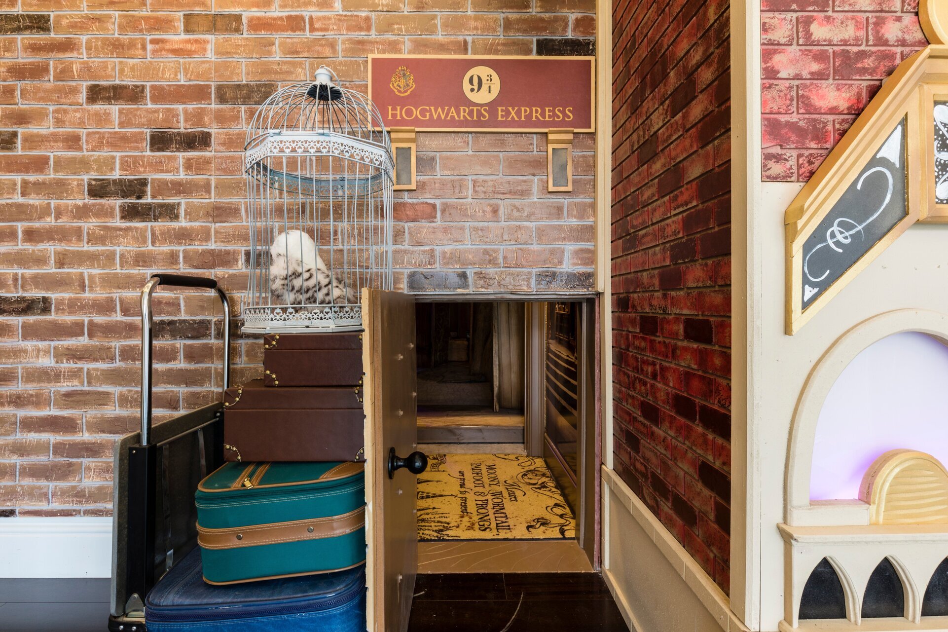 Themed-bedroom for wizards-at-heart