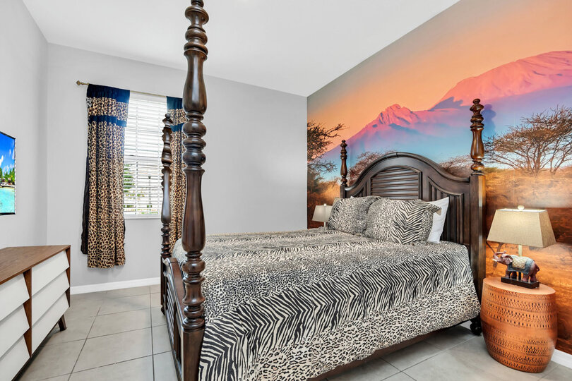 Africa themed Queen room with en-suite on the first floor.