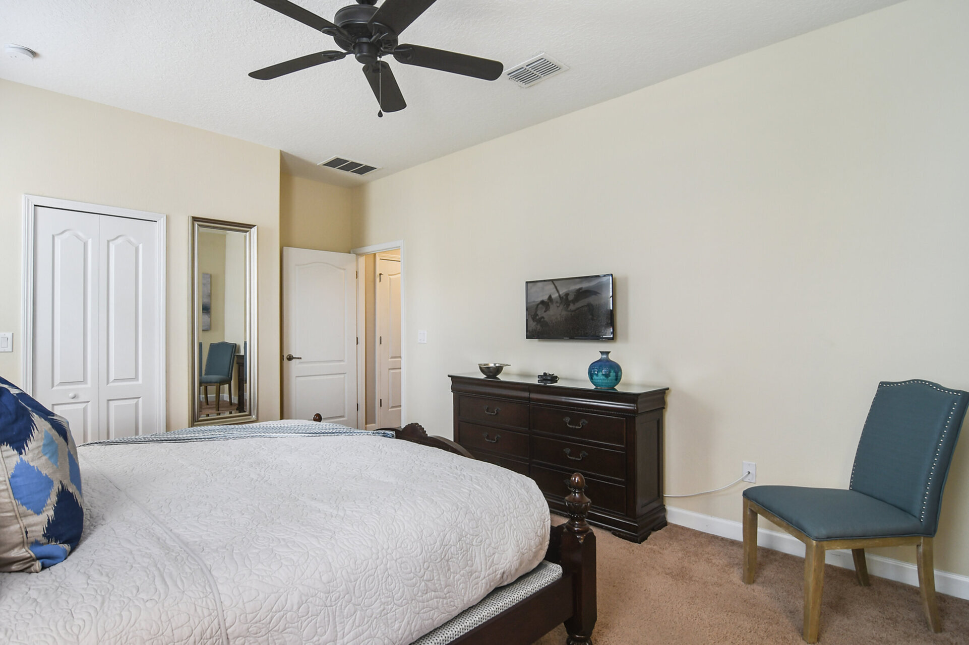 The perfect place to sleep after a busy parks day at this second floor King suite