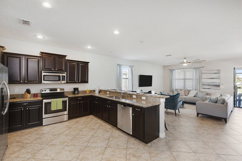 Large kitchen space fully equipped with everything you need