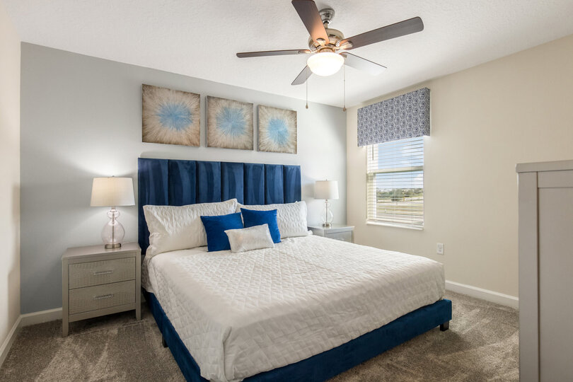 Modern style king size bedroom
