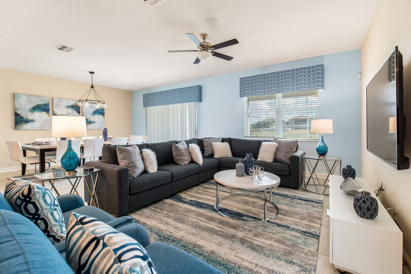 Modern living area with complete sofa set