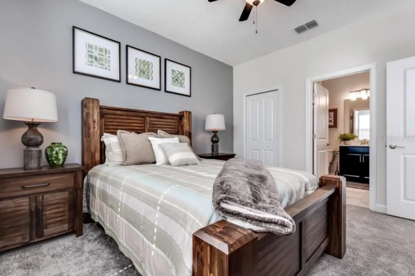 Rejuvenate in style on this deluxe bed, where every detail is tailored for exceptional comfort and a perfect night's rest