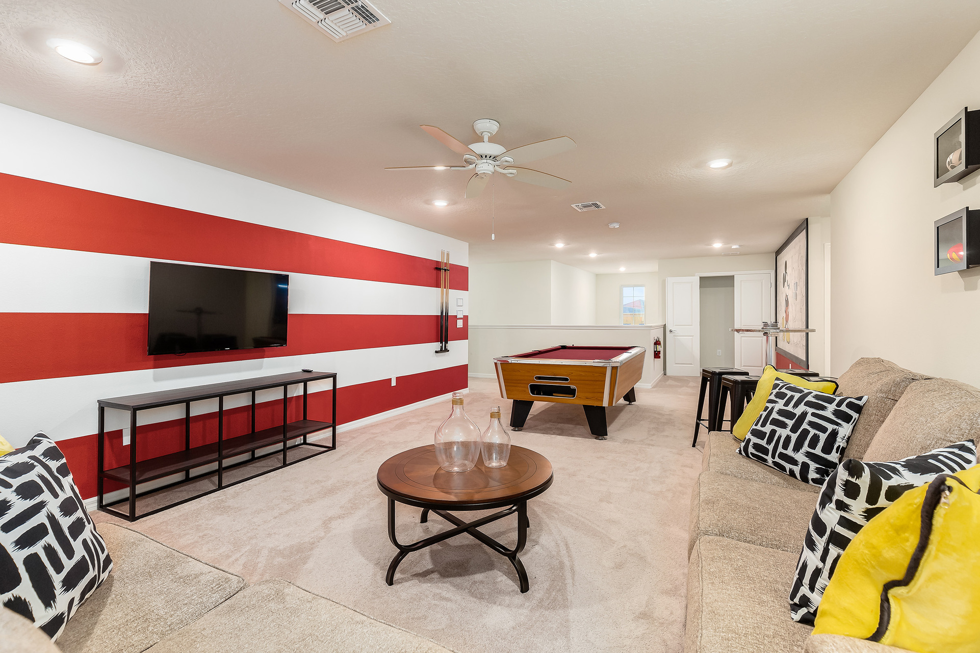 Lounge with the family and enjoy games and your favorite TV shows in the loft