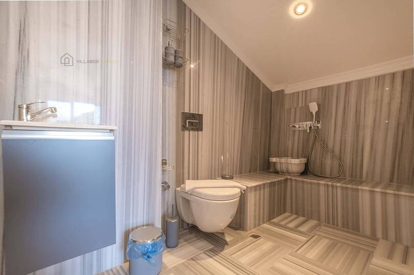 A Beautiful Home for Easy Escapes 1036
