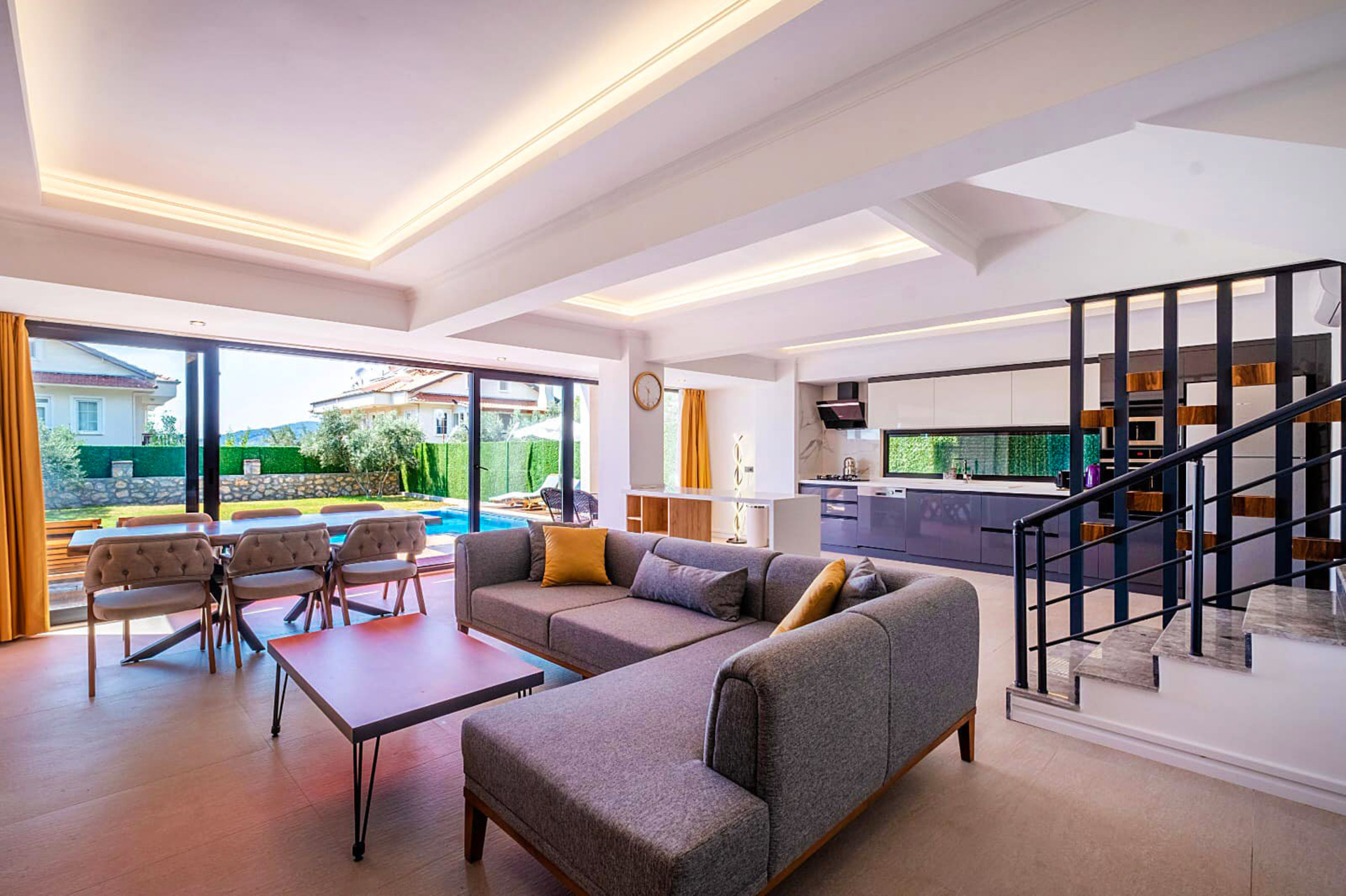 A Beautiful Home for Easy Escapes 1036