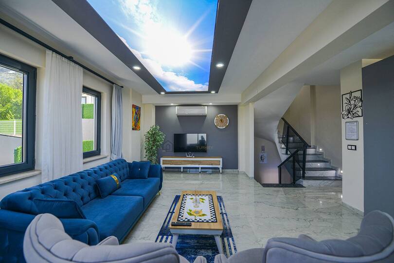 A Home Designed for Summer Living 1038