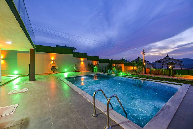 A Home Designed for Summer Living 1038