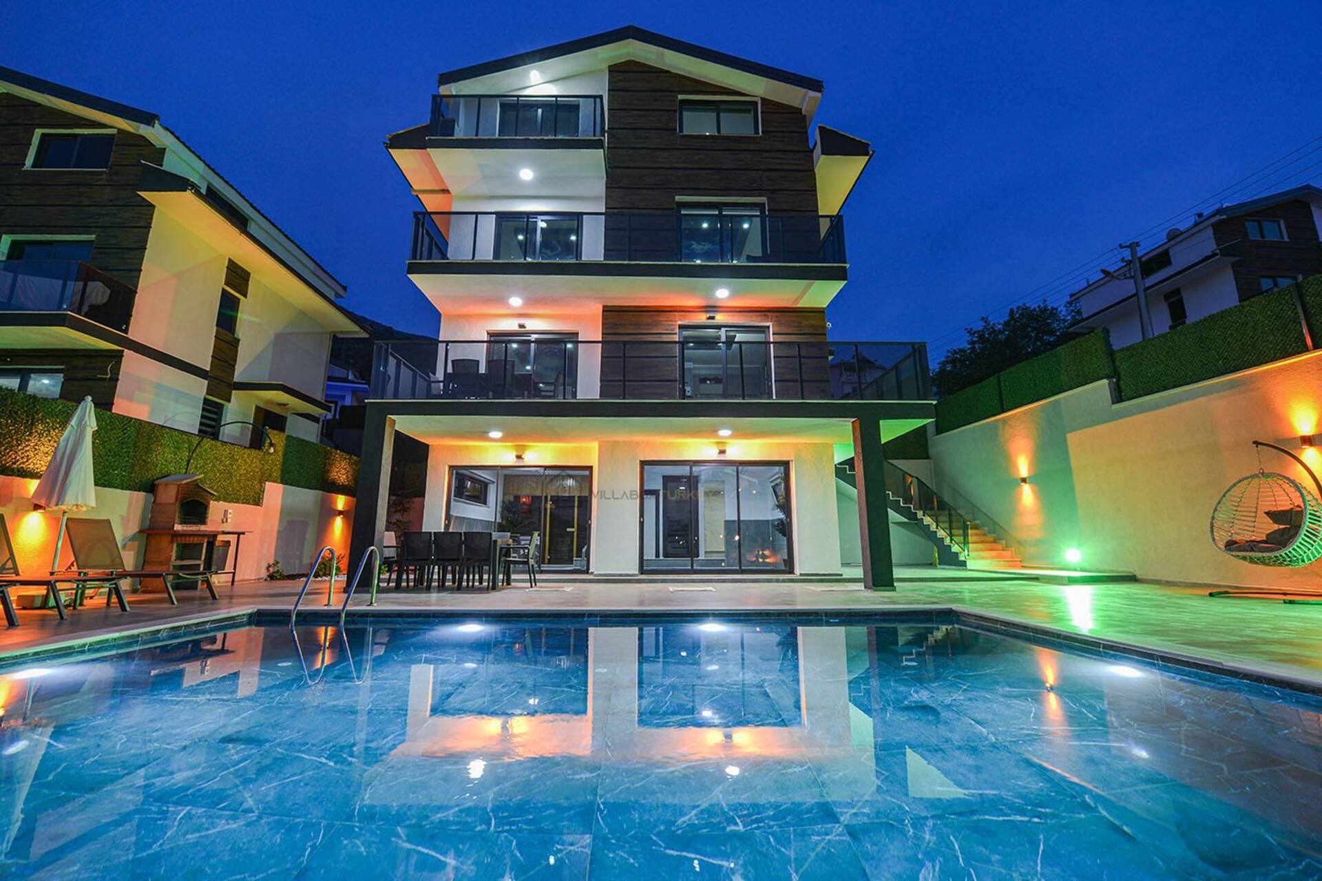 A Home Designed for Summer Living 1038