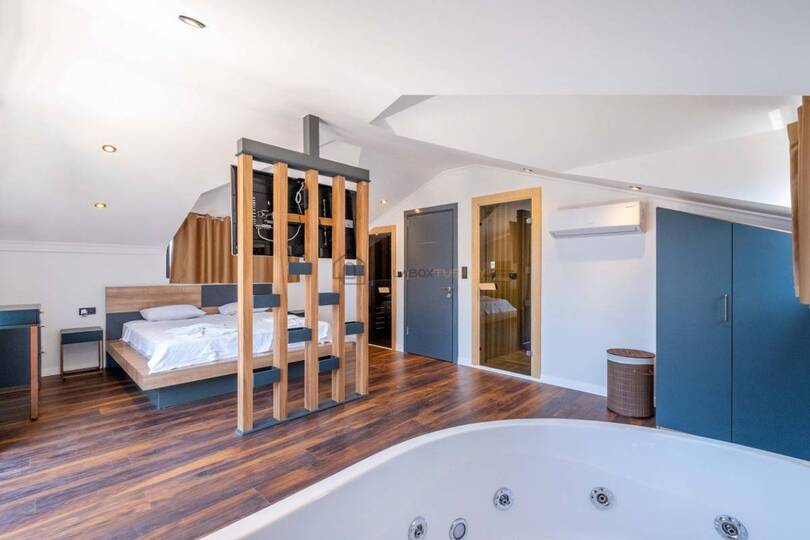Your Retreat for Relaxed Holiday Living 1042