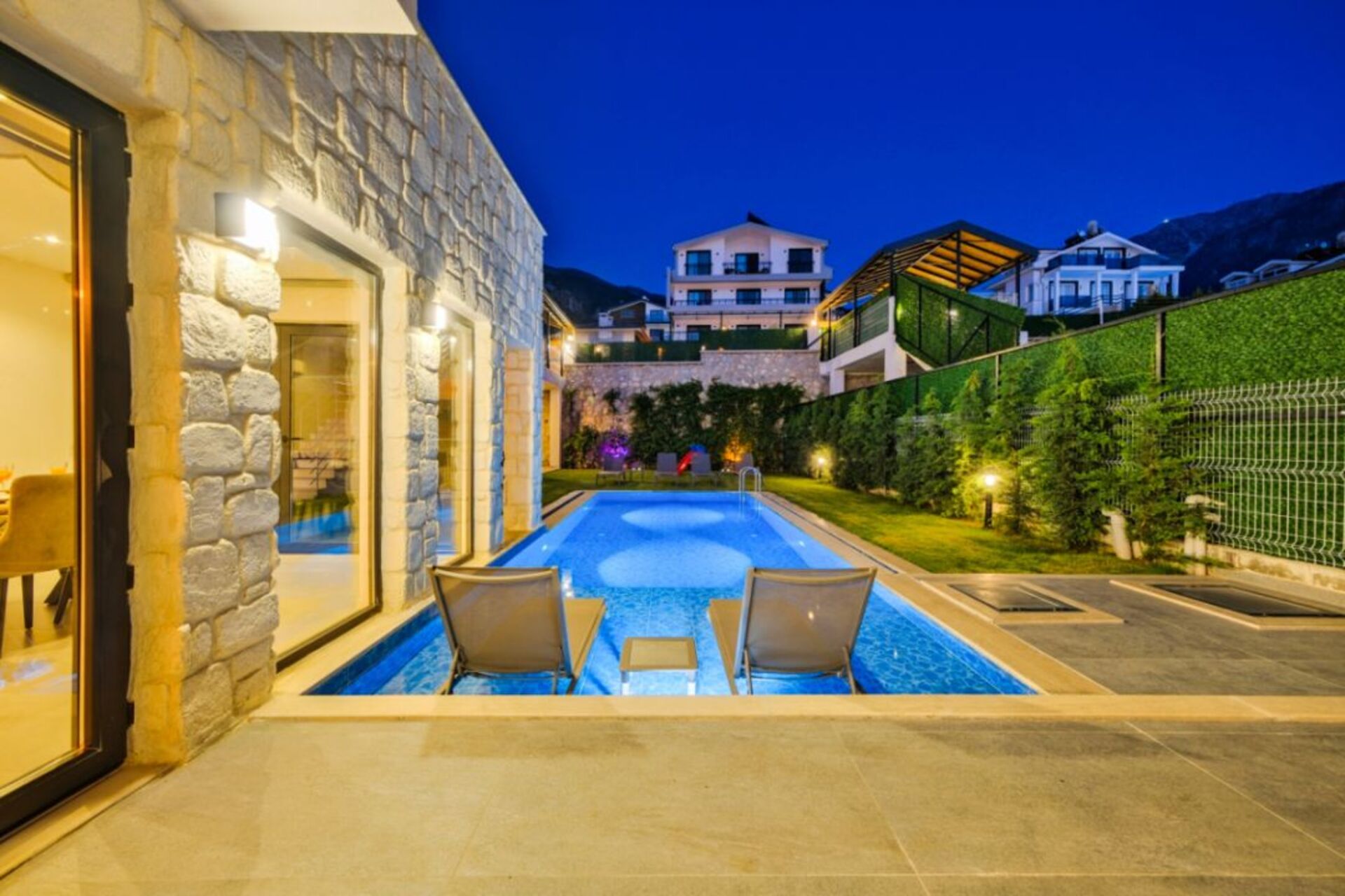 A Home That Feels Like a Holiday 1048