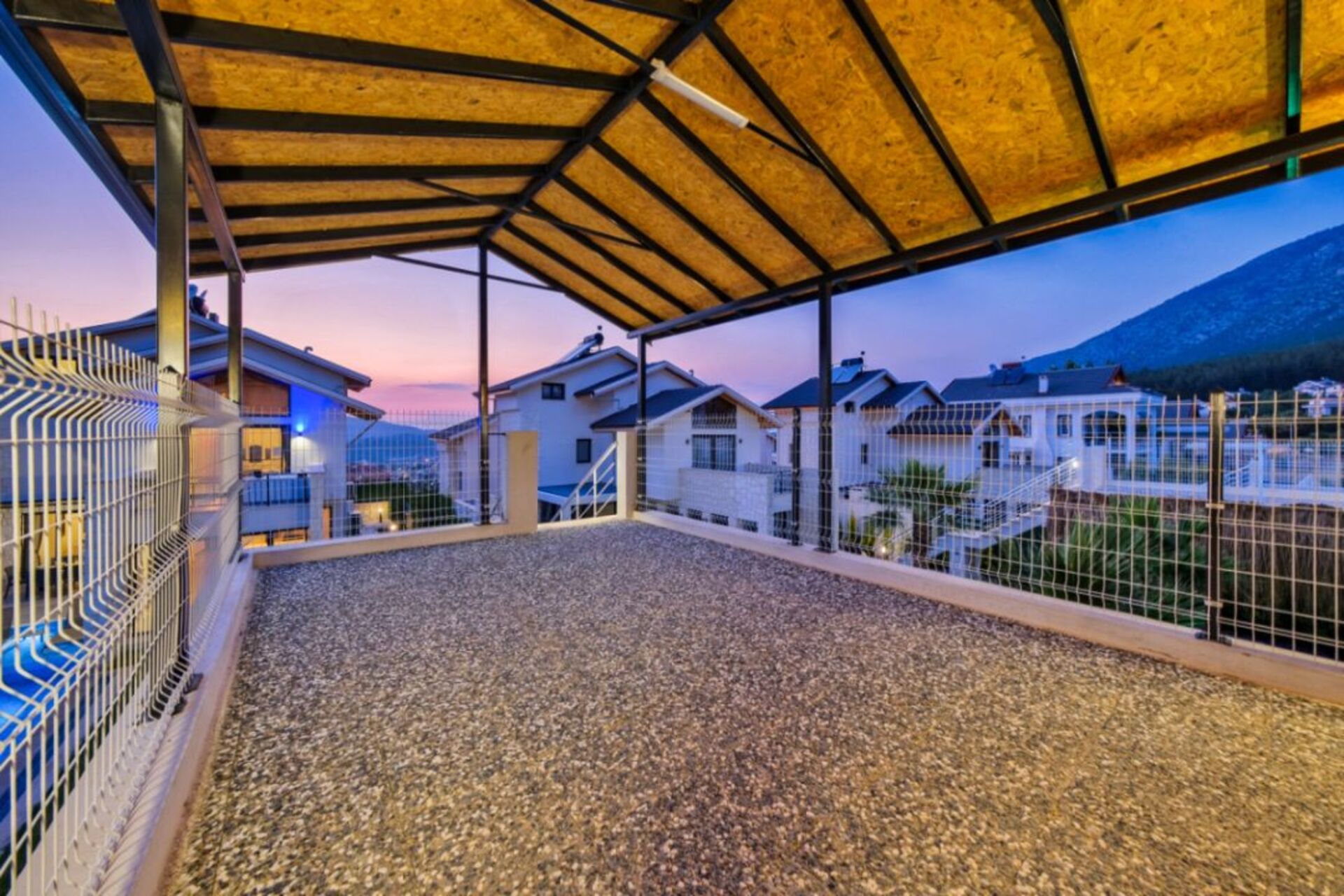 A Home That Feels Like a Holiday 1048