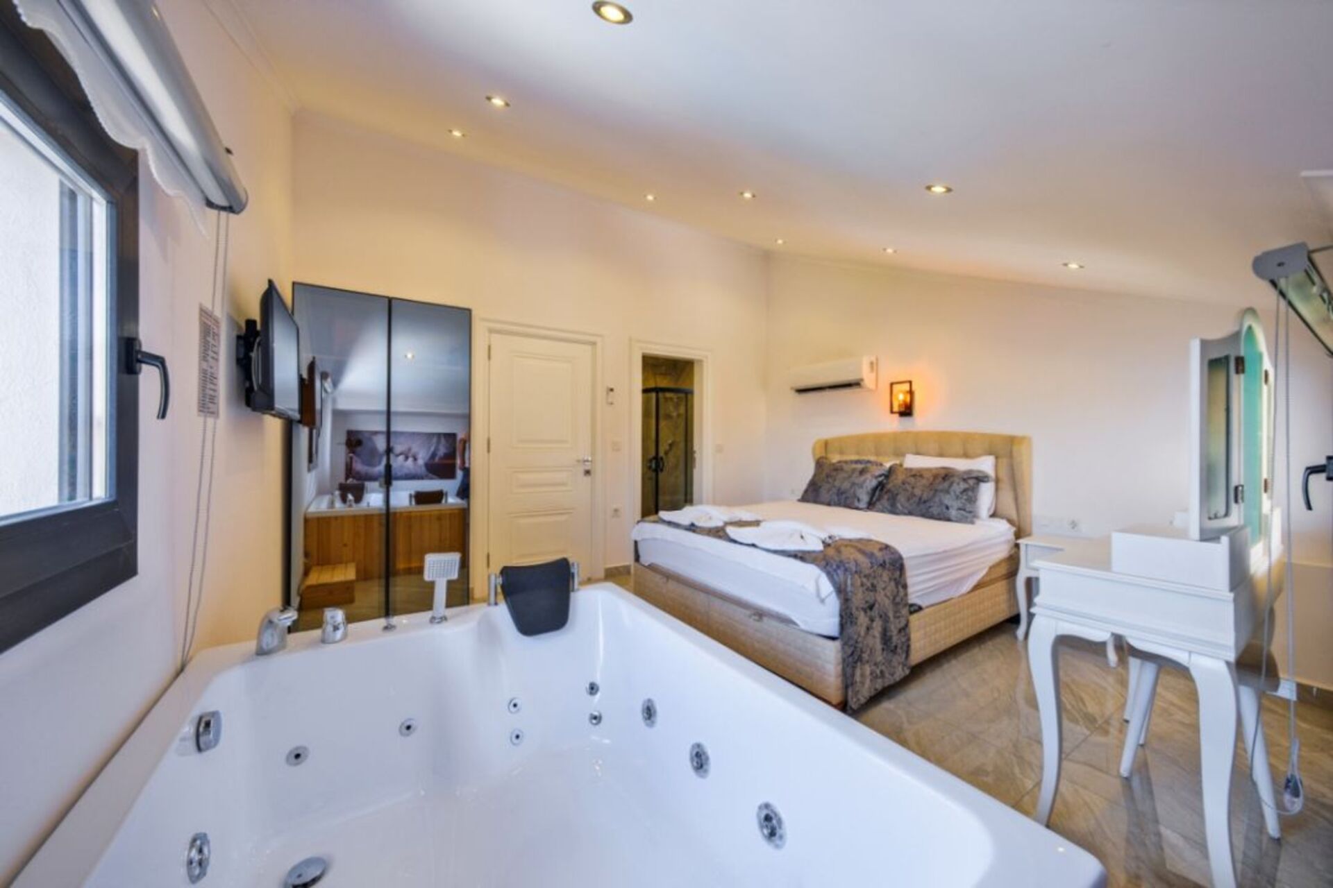 A Home That Feels Like a Holiday 1048