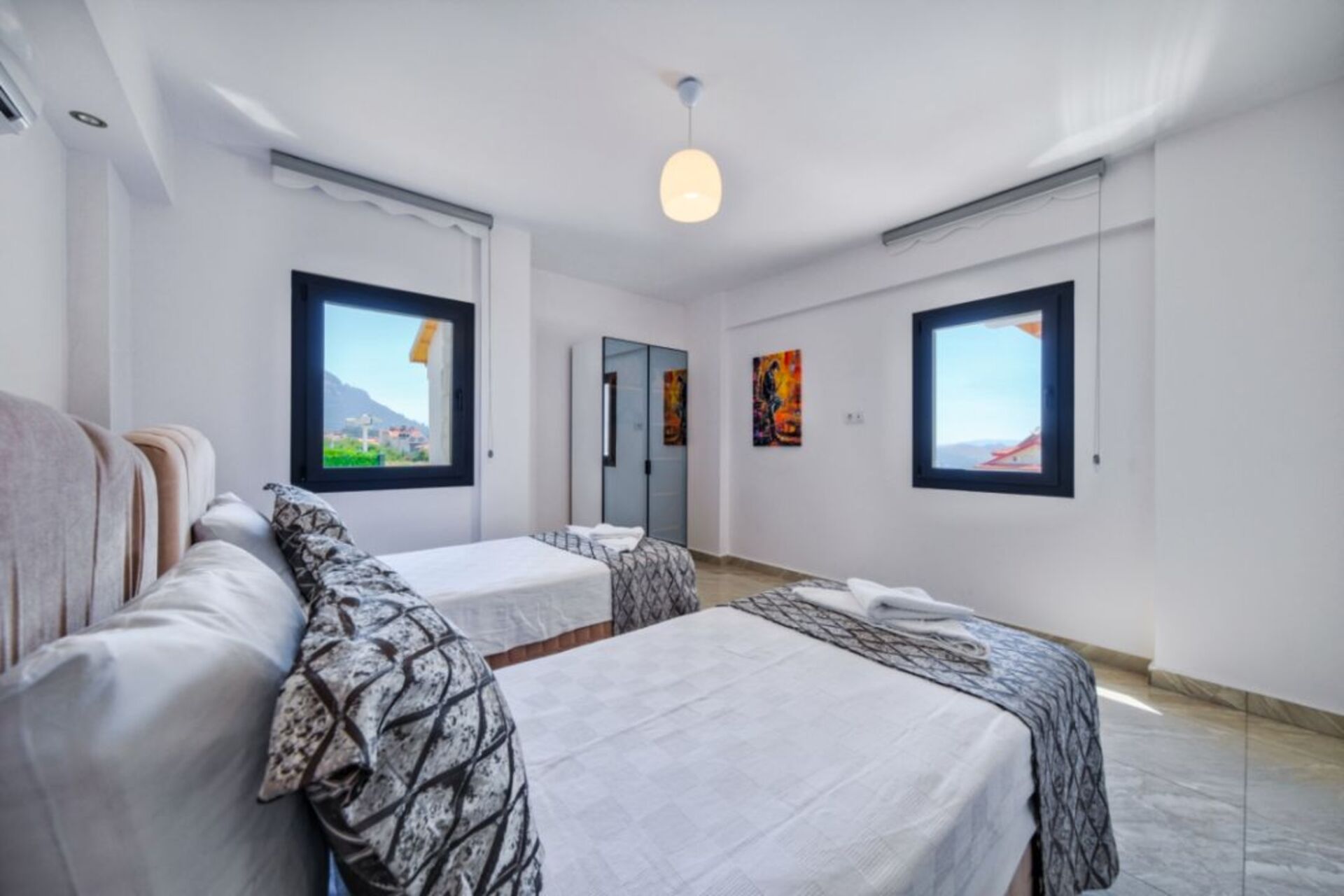 A Home That Feels Like a Holiday 1048