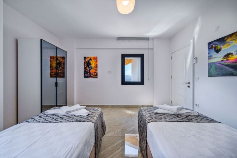 A Home That Feels Like a Holiday 1048