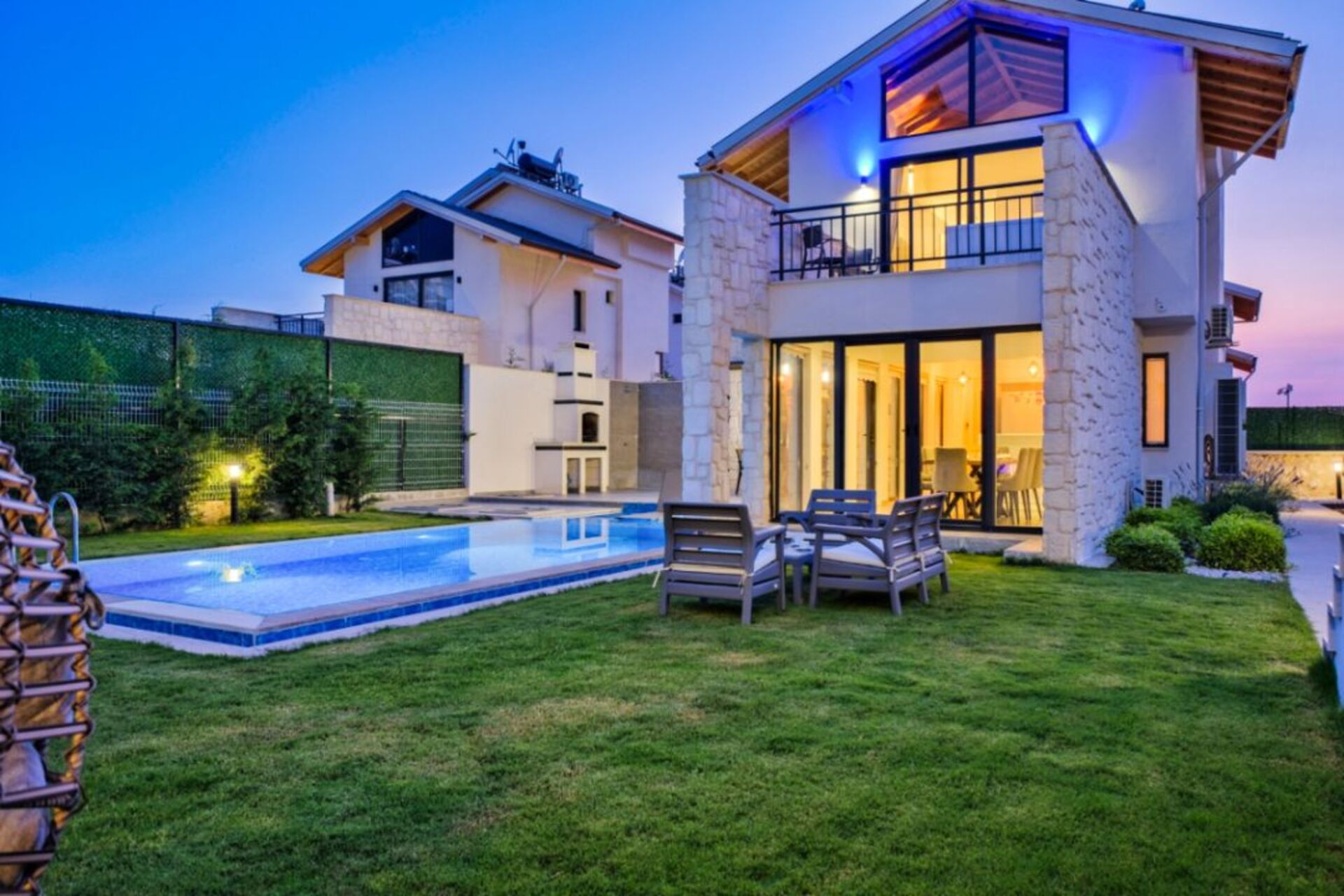 A Home That Feels Like a Holiday 1048