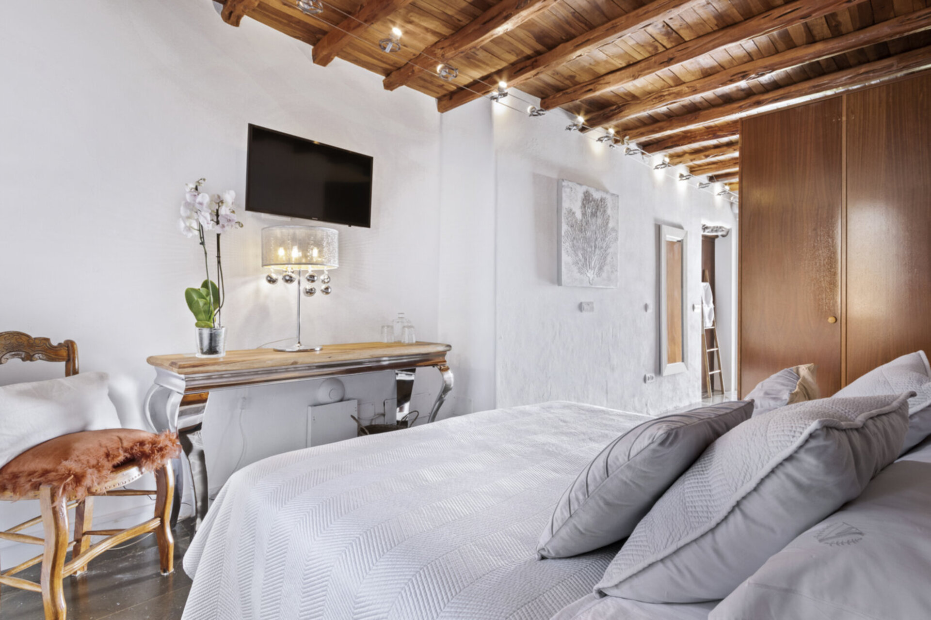 A Timeless Private Luxury Sanctuary, Ibiza Villa 1049