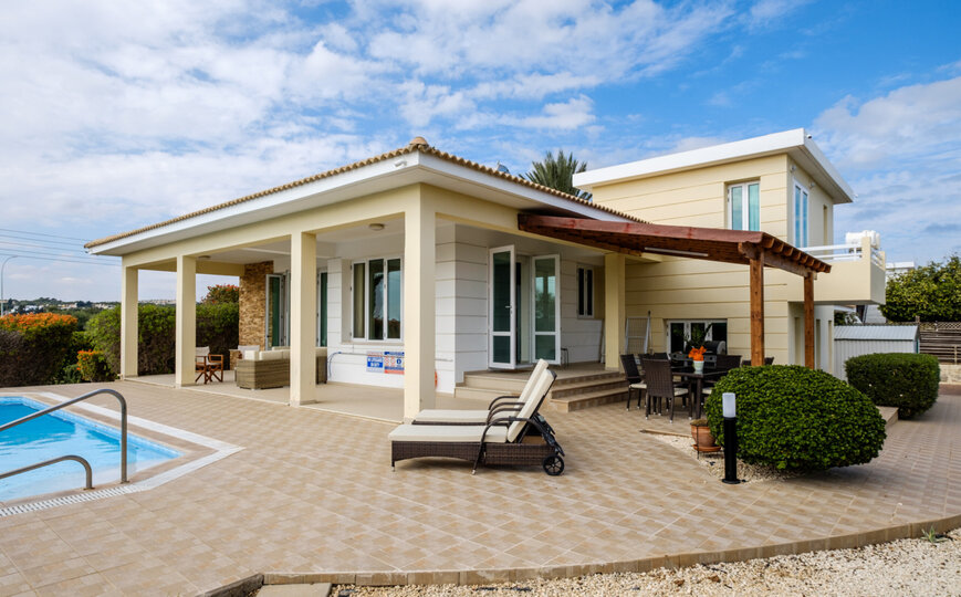 Luxury Villa with Mature Garden - 1390