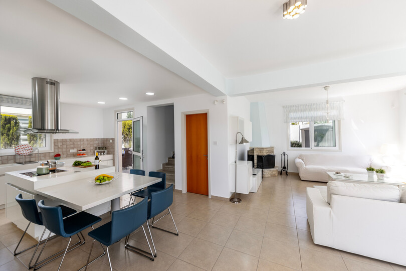 Tranquil Retreat: 3 Bedroom Villa in Protaras, 1721