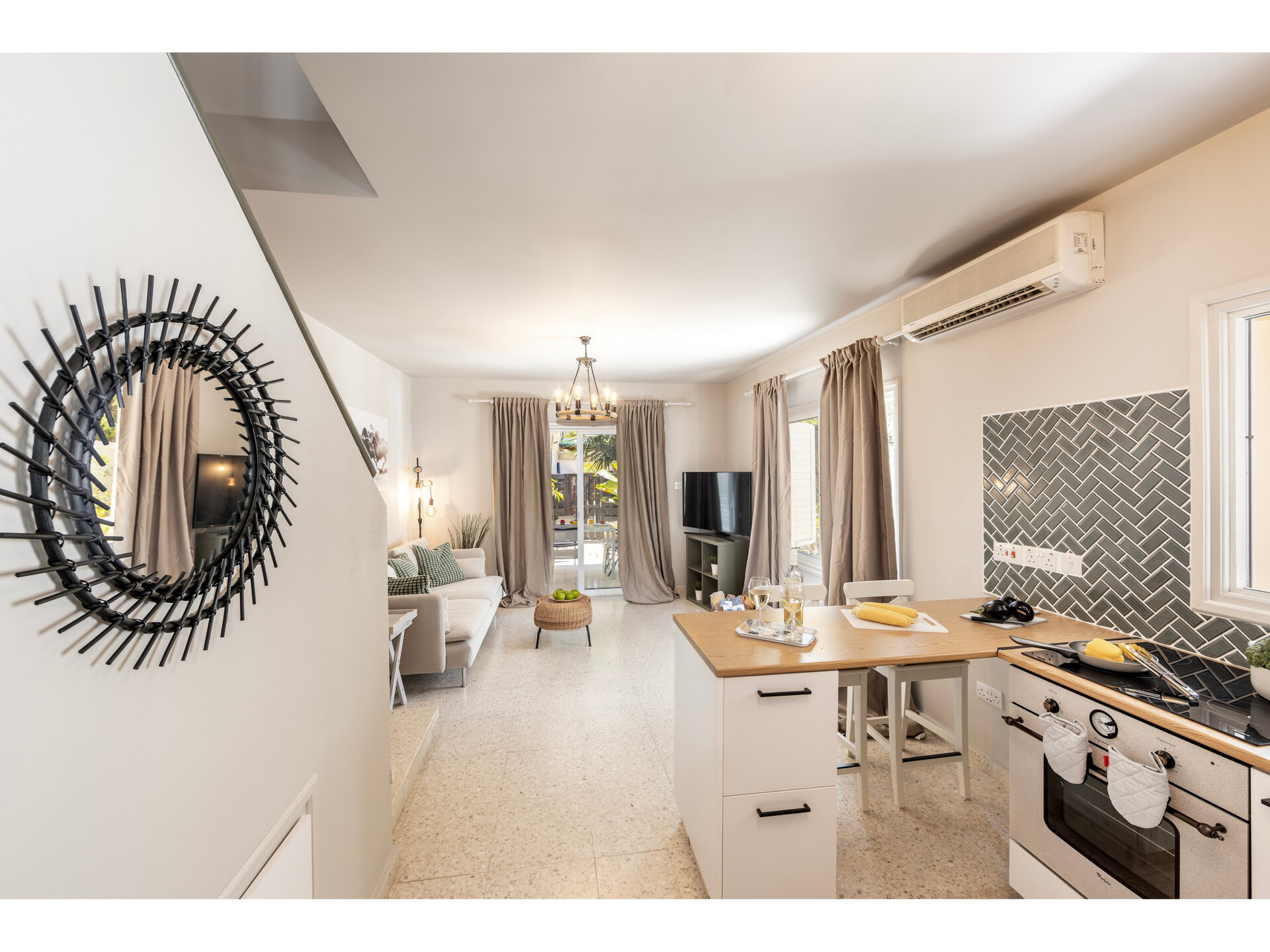 Stylish in the Heart of Perivolia, Larnaca Villa 1402
