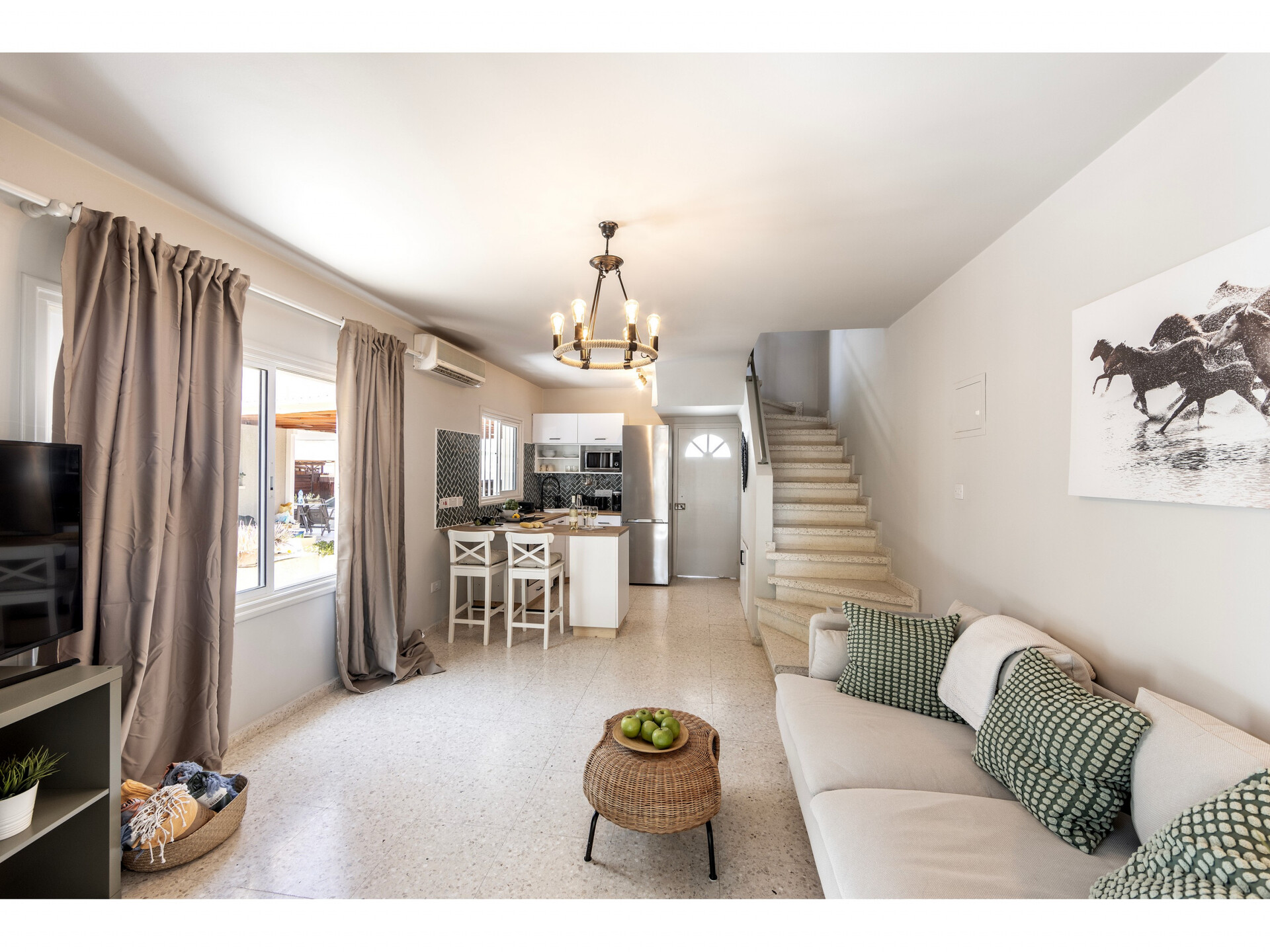 Stylish in the Heart of Perivolia, Larnaca Villa 1402