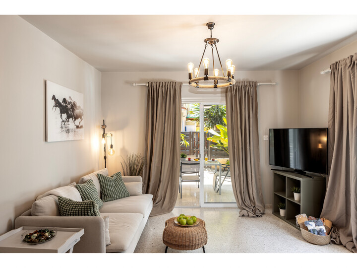 Stylish in the Heart of Perivolia, Larnaca Villa 1402