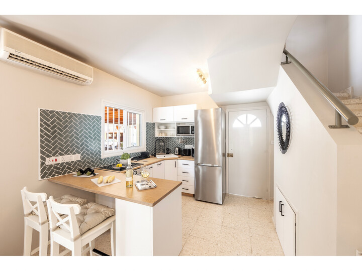 Stylish in the Heart of Perivolia, Larnaca Villa 1402