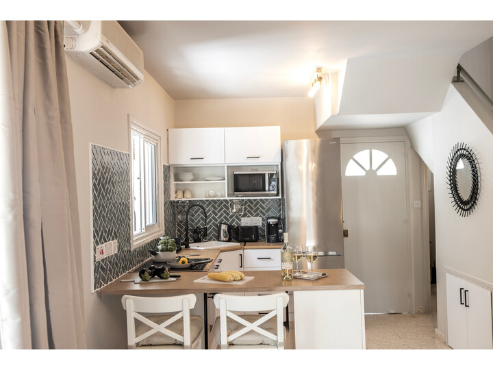 Stylish in the Heart of Perivolia, Larnaca Villa 1402