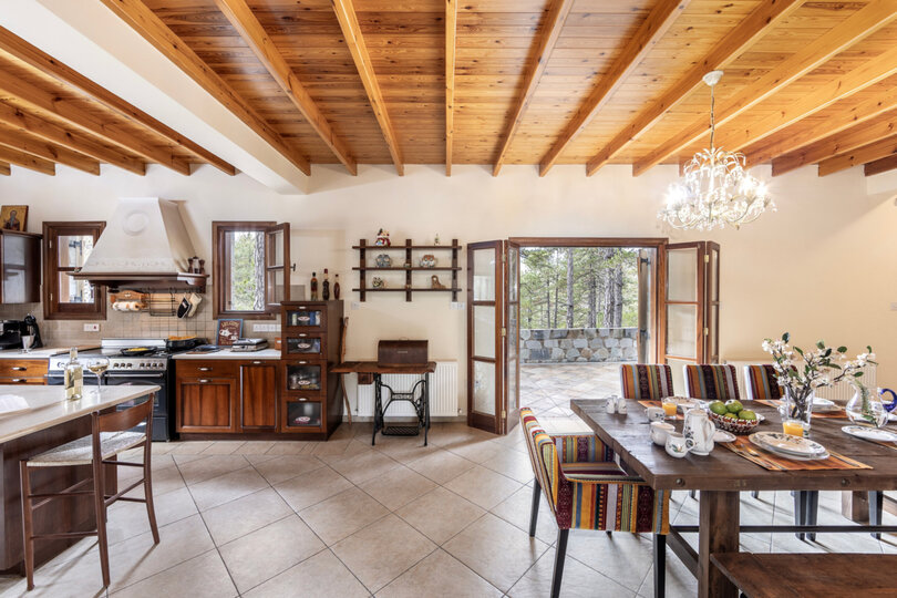 The Enchanting 4 Bedroom Villa in Pedoulas, 1005
