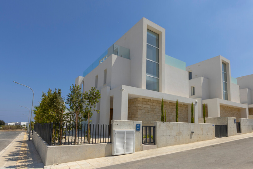 Tranquil Oasis: 6 Bedroom Villa in Protaras, 1727