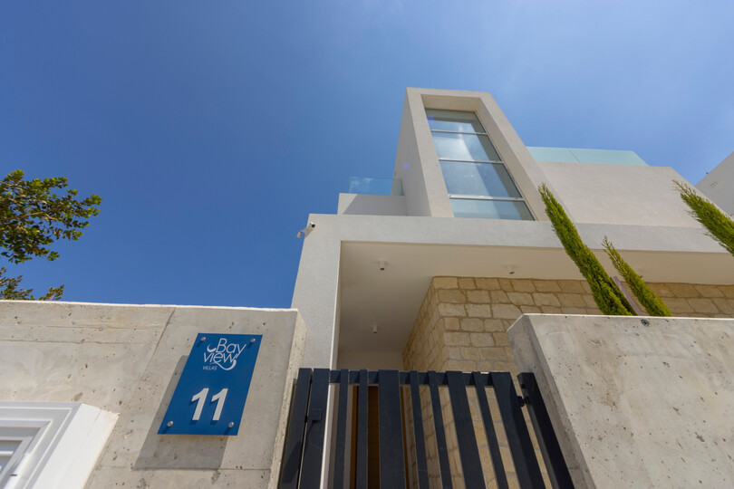 Tranquil Oasis: 6 Bedroom Villa in Protaras, 1727