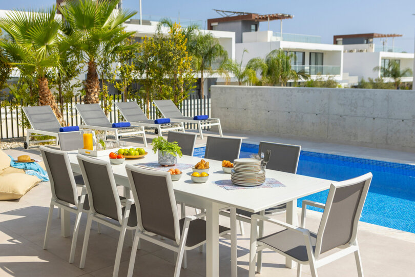 Tranquil Oasis: 6 Bedroom Villa in Protaras, 1727