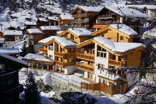 Matterhorn Gazes, Luxury Embraces 1000