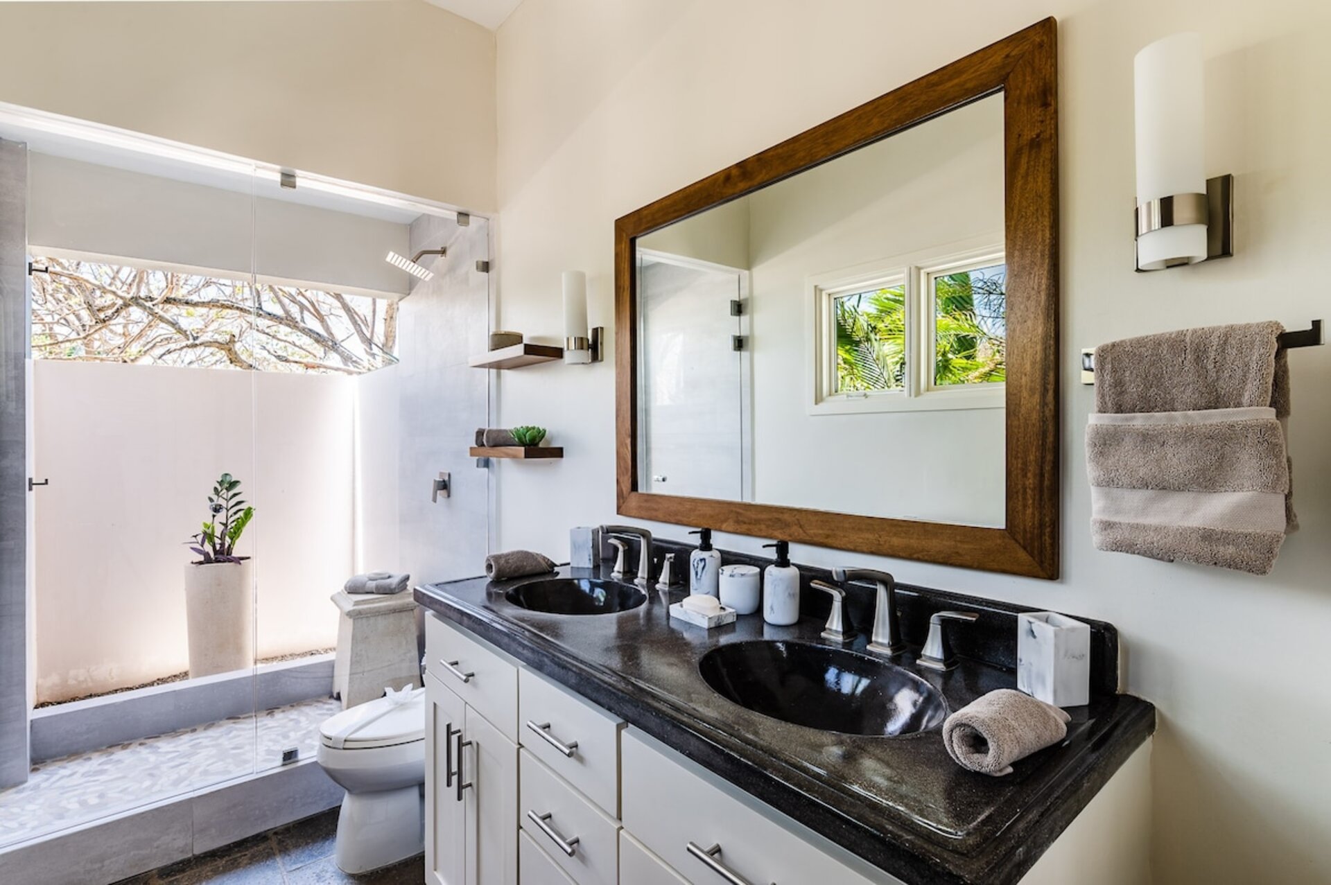 Experience Luxury at Guanacaste Province 1000