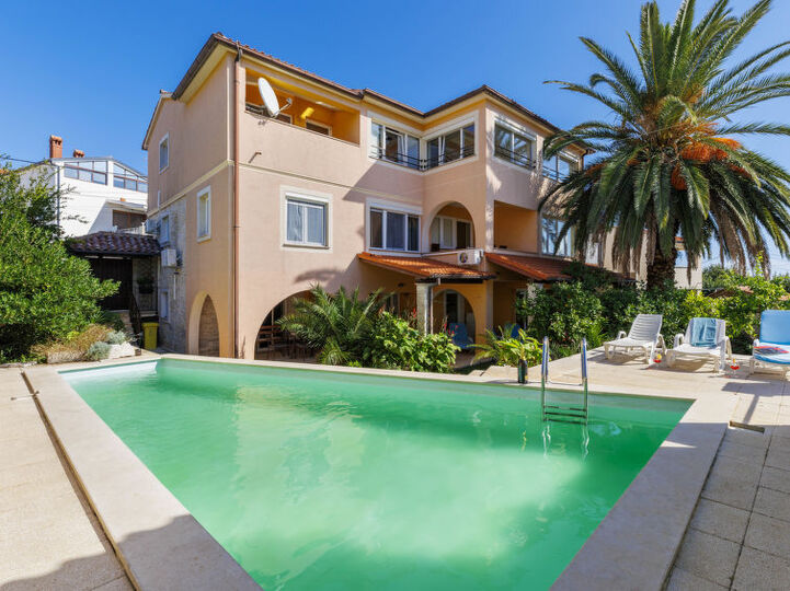 Charming Two-Apartment Villa with Private Pool & Garden in Sunny Ližnjan - Villa 1249, Liznjan, Croatia