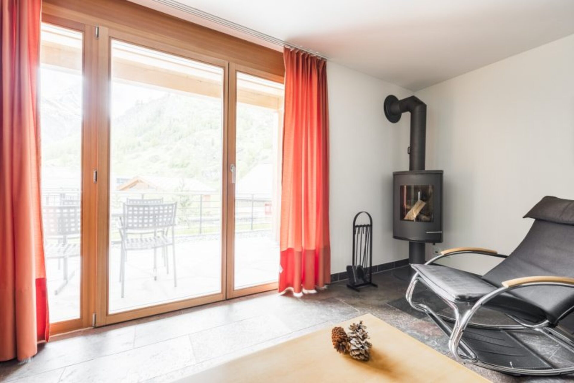 A Tranquil Garden Retreat Beneath the Matterhorn 1019