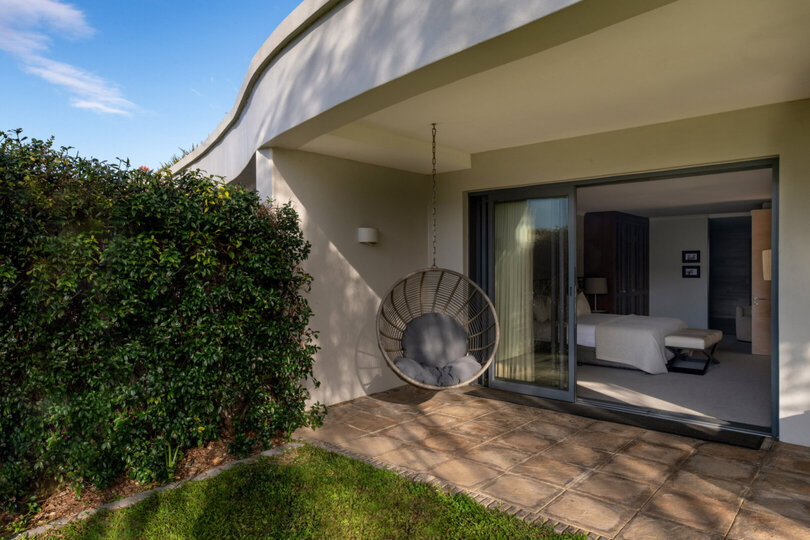 Breathtaking Views & Tranquil Luxury at Mont Rochelle, 1027