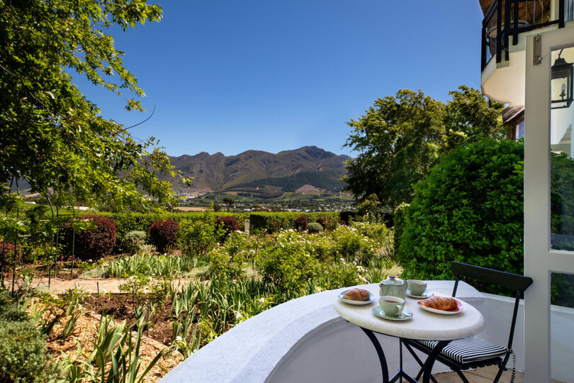 Breathtaking Views & Tranquil Luxury at Mont Rochelle, 1027
