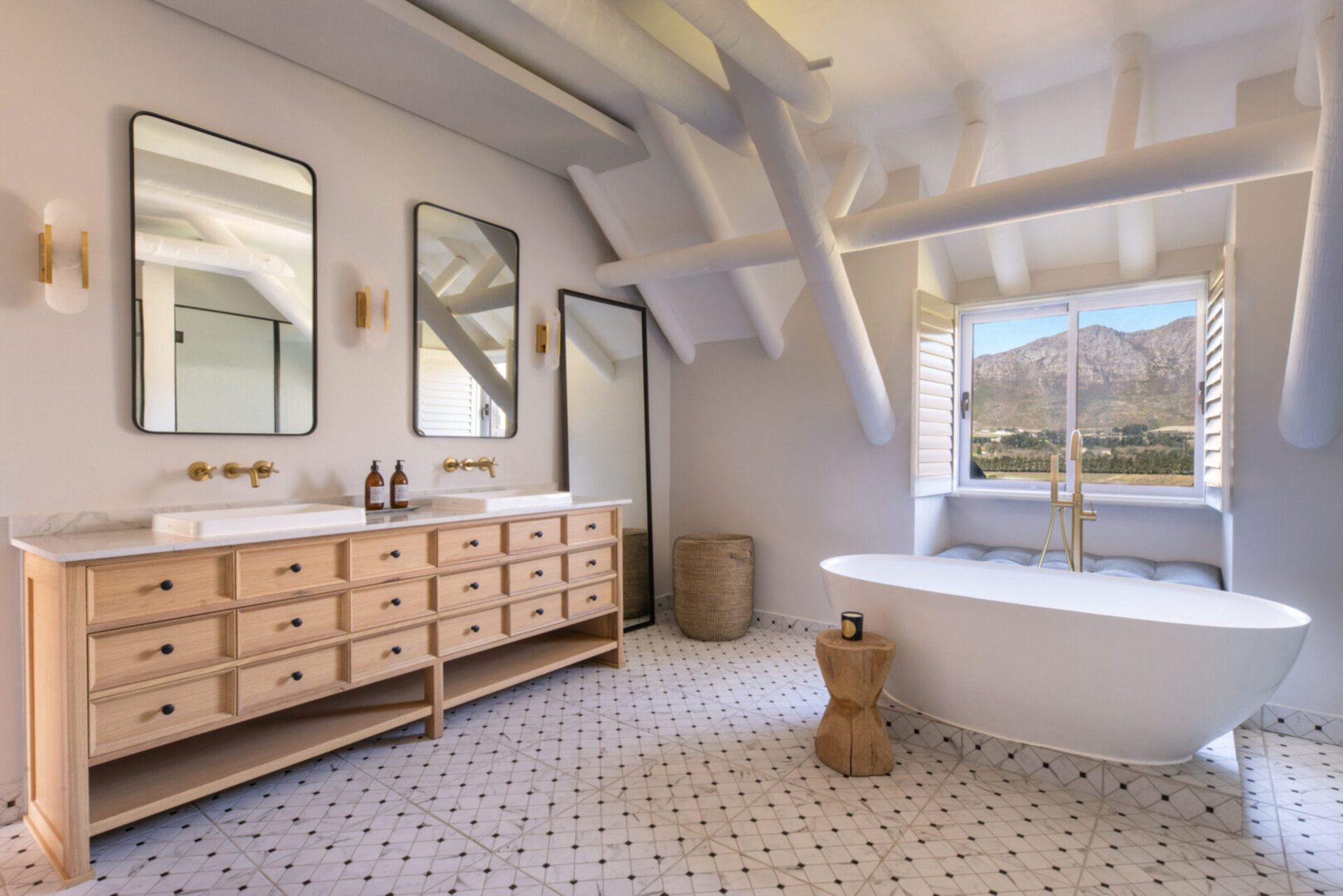 Breathtaking Views & Tranquil Luxury at Mont Rochelle, 1027