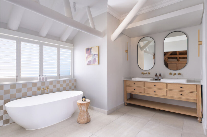 Breathtaking Views & Tranquil Luxury at Mont Rochelle, 1027
