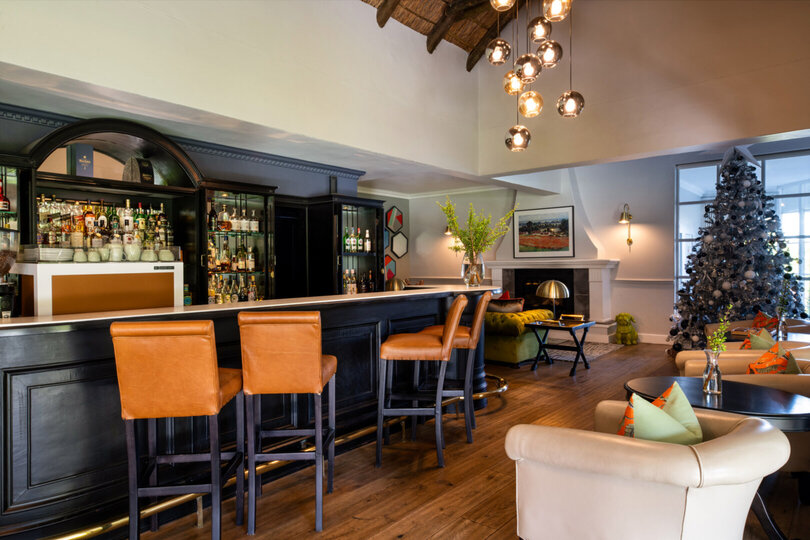Elegant Shiraz Room with Vineyard & Mountain Views 1037