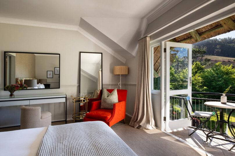 Elegant Shiraz Room with Vineyard & Mountain Views 1037