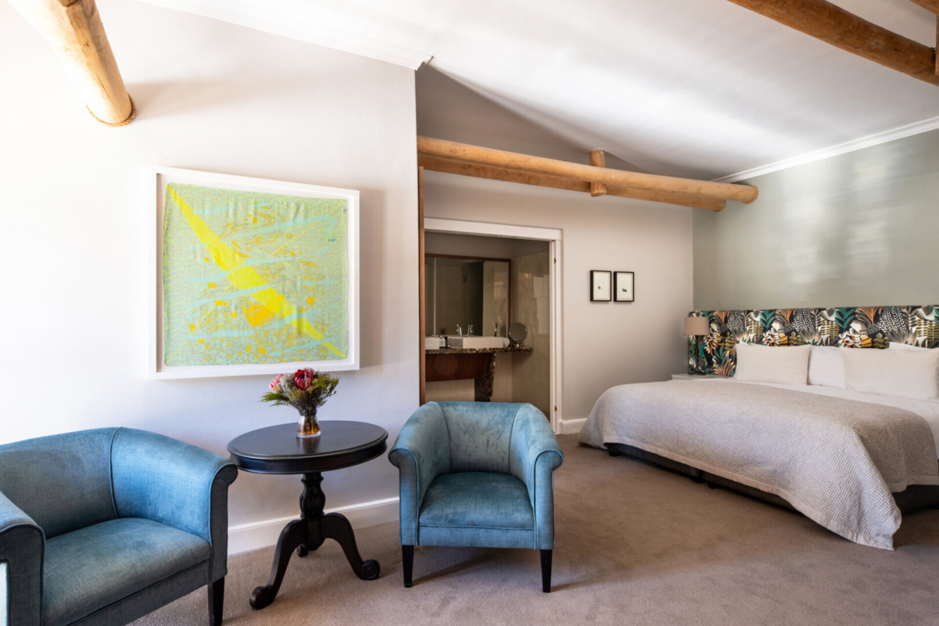 Elegant Shiraz Room with Vineyard & Mountain Views 1037