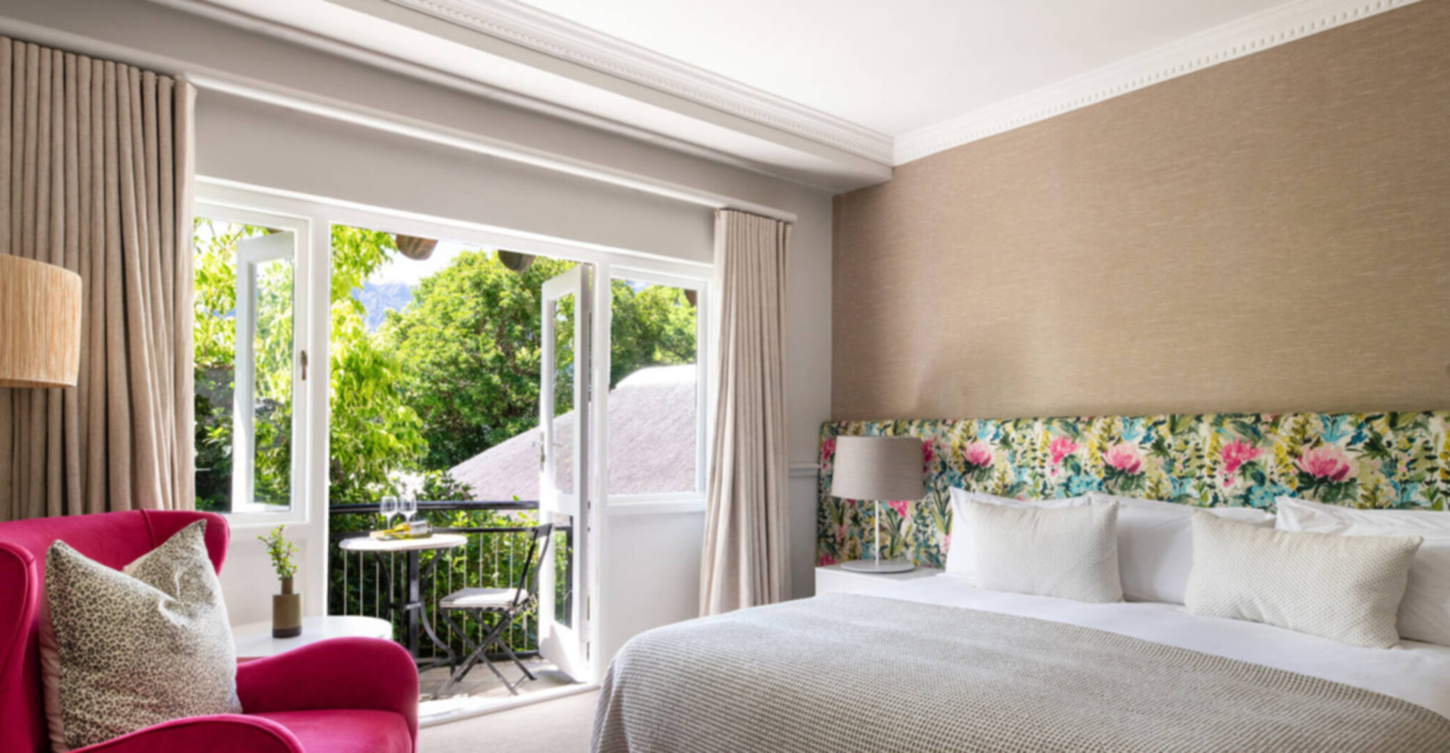 Elegant Shiraz Room with Vineyard & Mountain Views 1037